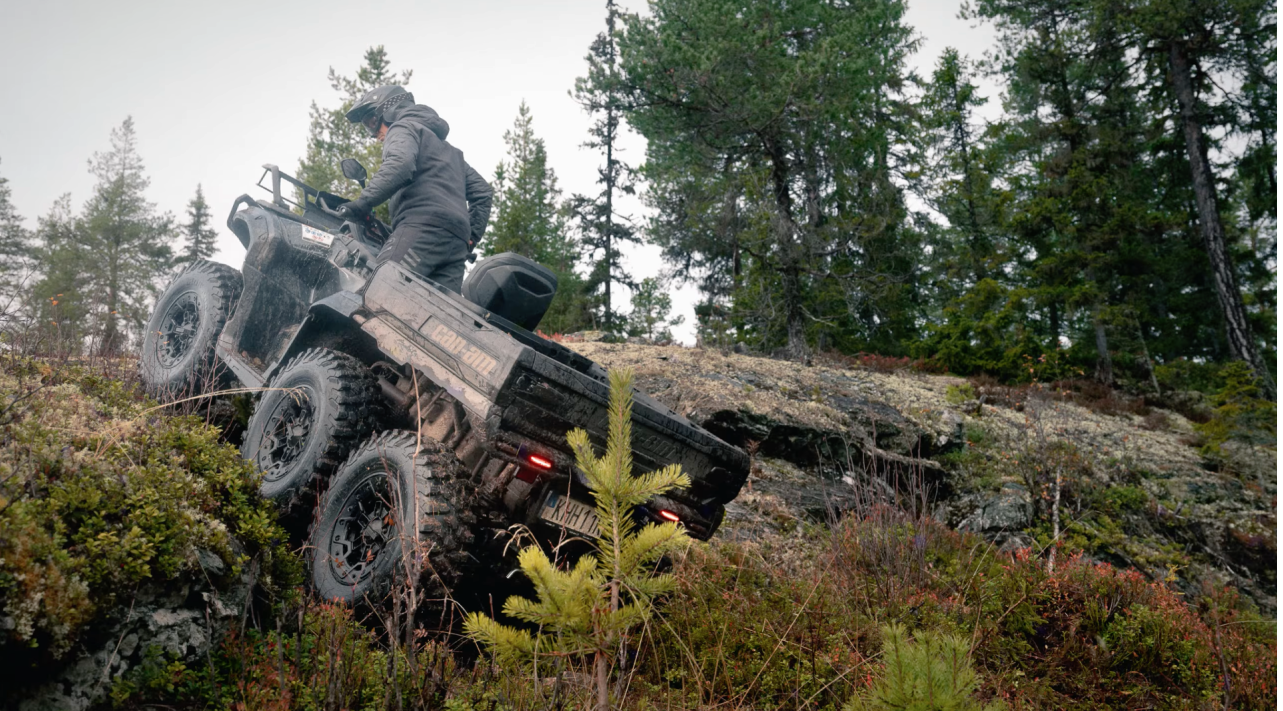 Can-Am Outlander MAX 6X6 Backcountry franchissement