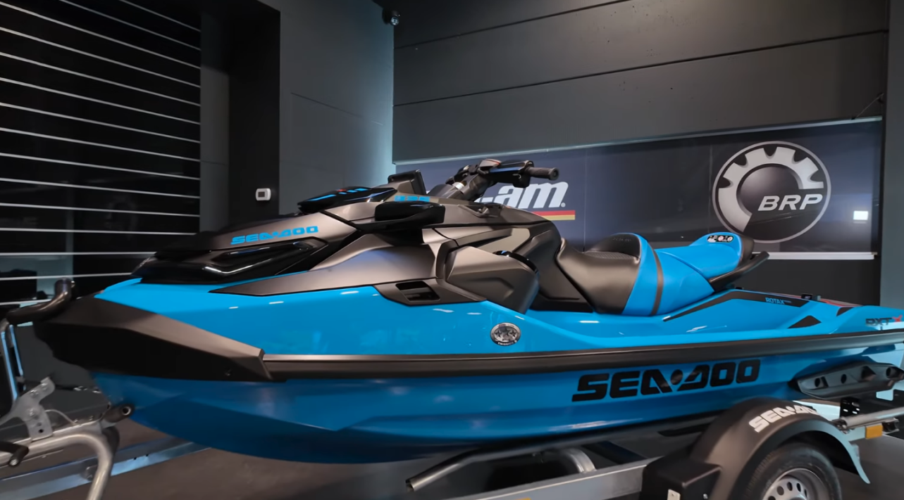 Sea-Doo RXT-X vue de profil
