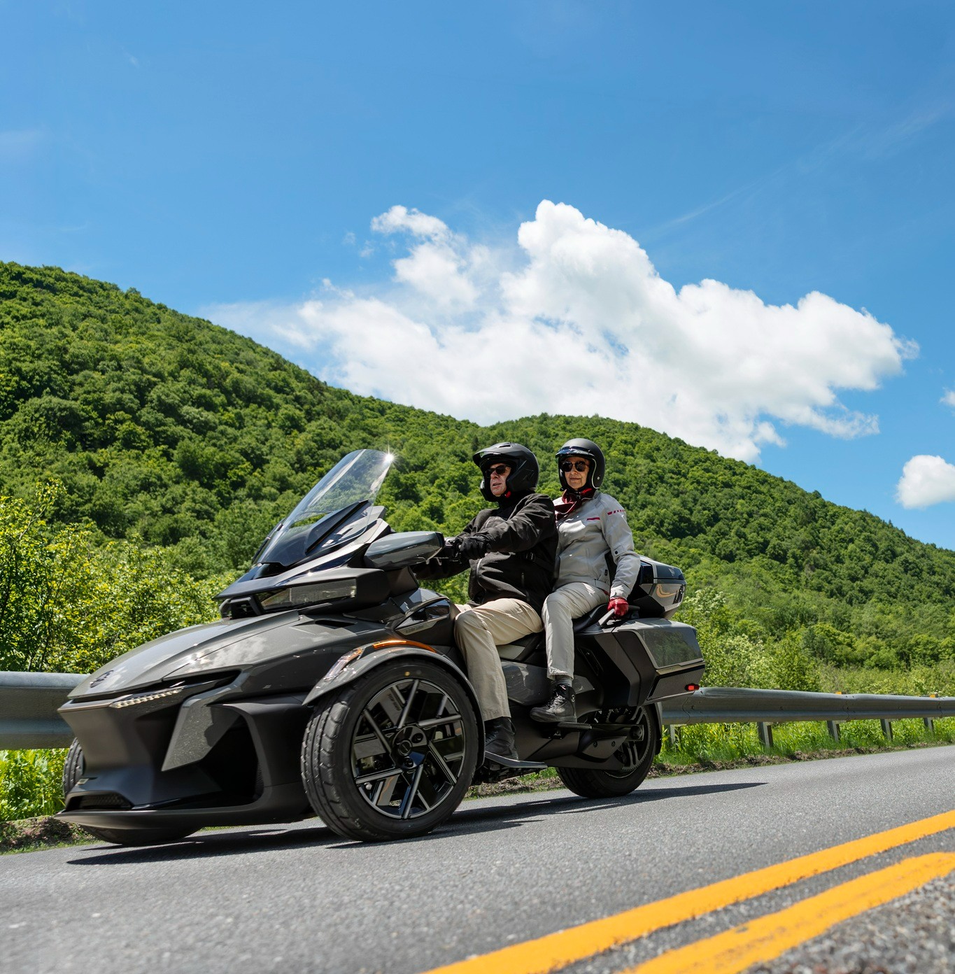 ONRD-MY27-3WV-RT-STS-ACTION-G22771